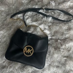 Elegant black Michael Kors cross body bag. Good condition